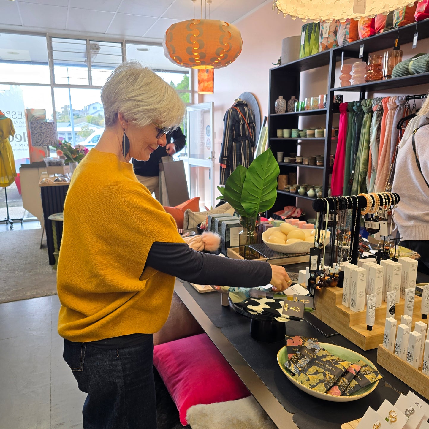 Robin Feather Earrings | Olive Tip