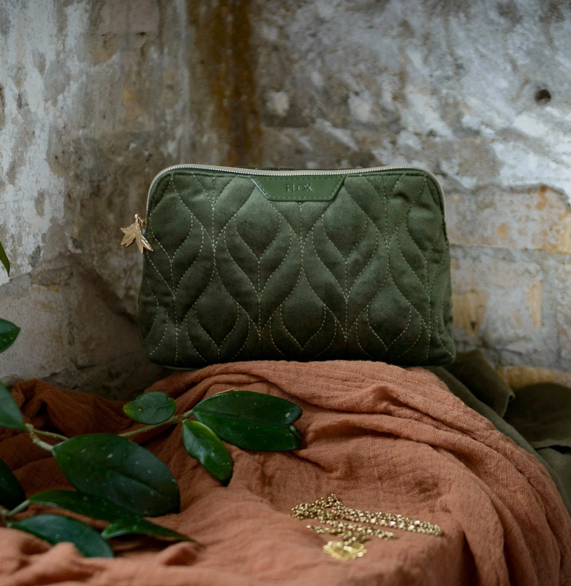 FLOX Ahi Velvet Purse | Medium Green