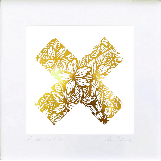 A Little Kiss Print | Gold