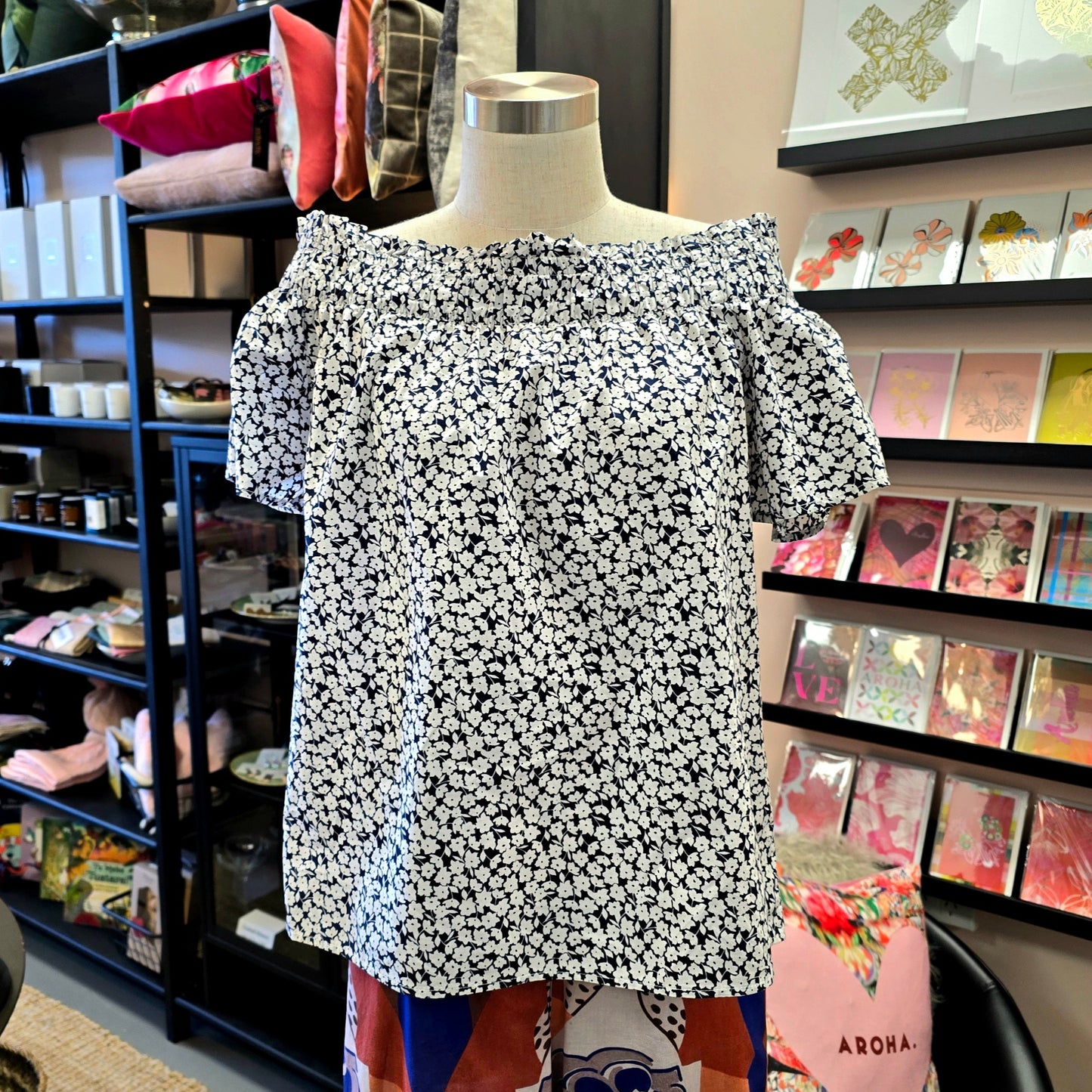 Floral Navy Top | Pre loved