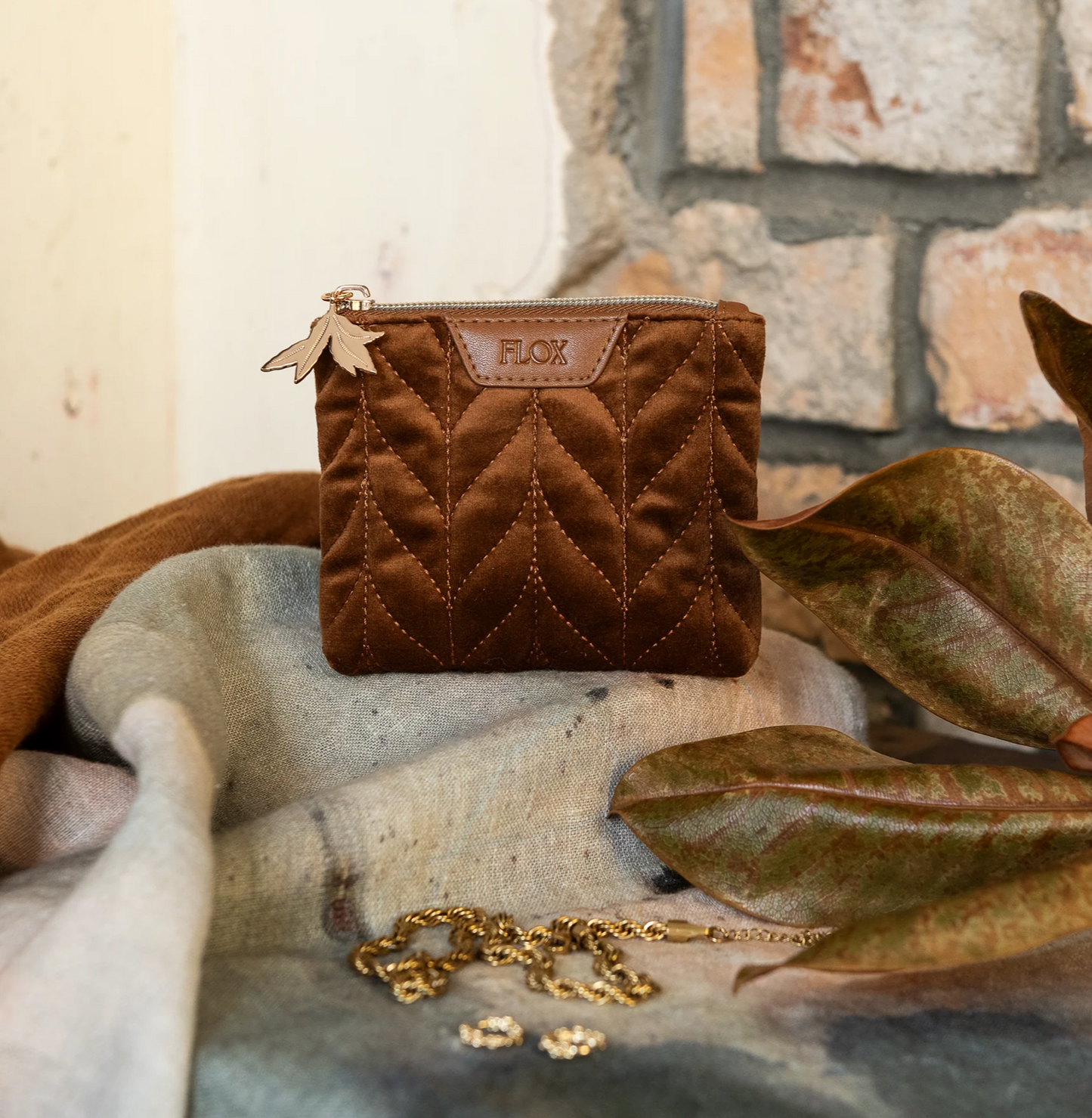 FLOX Ahi Velvet Purse | Mini Brown