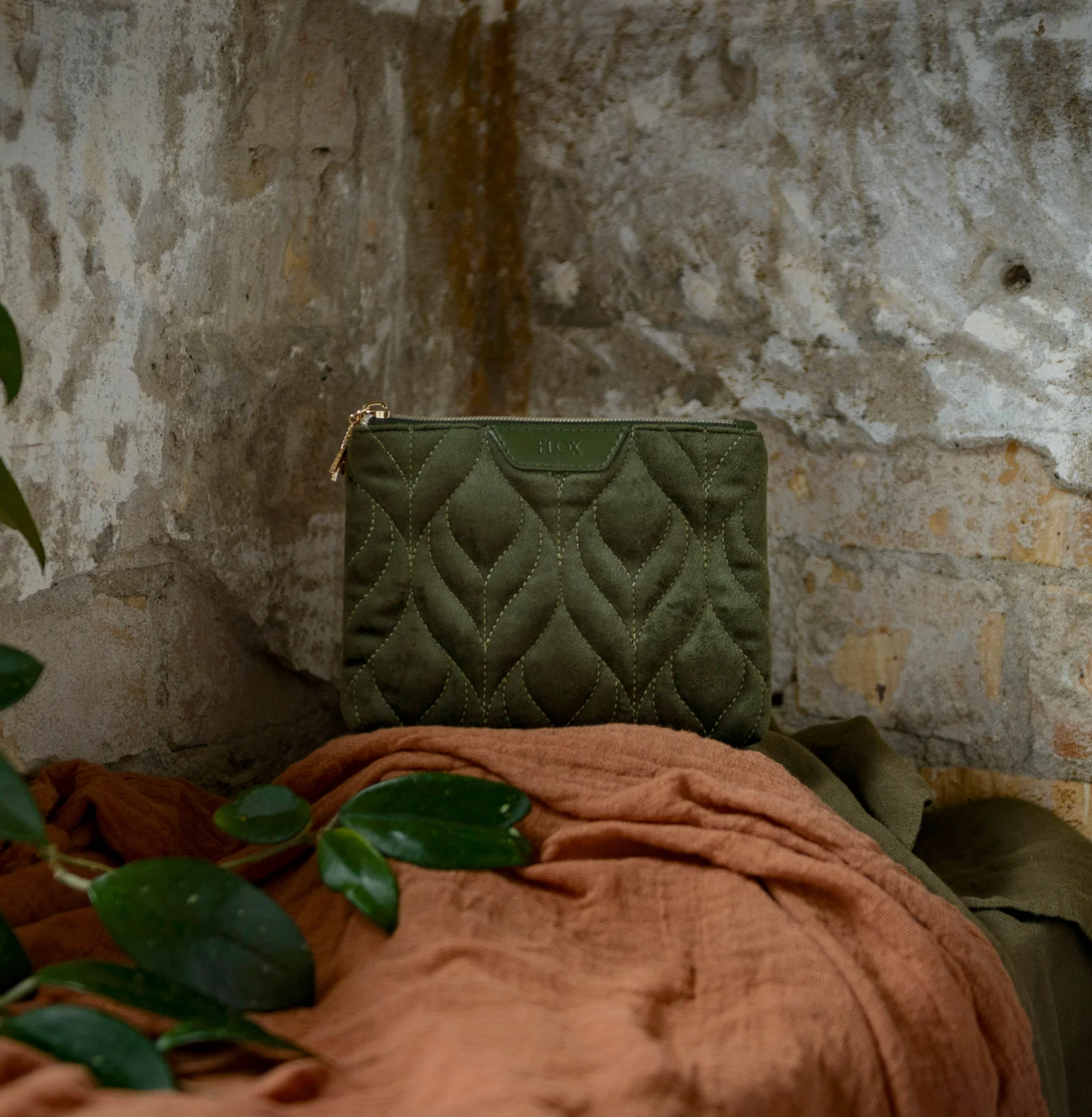 FLOX Ahi Velvet Purse | Mini Green