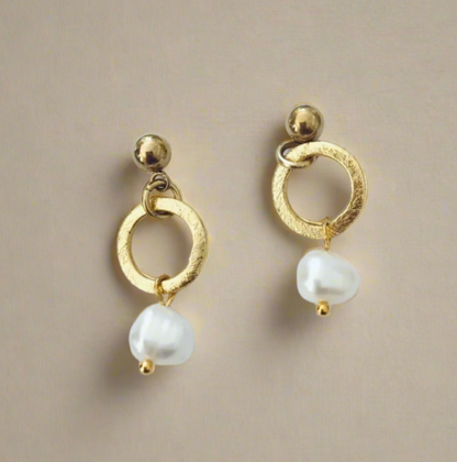 TwiggBrushedCirclePearlStudEarrings